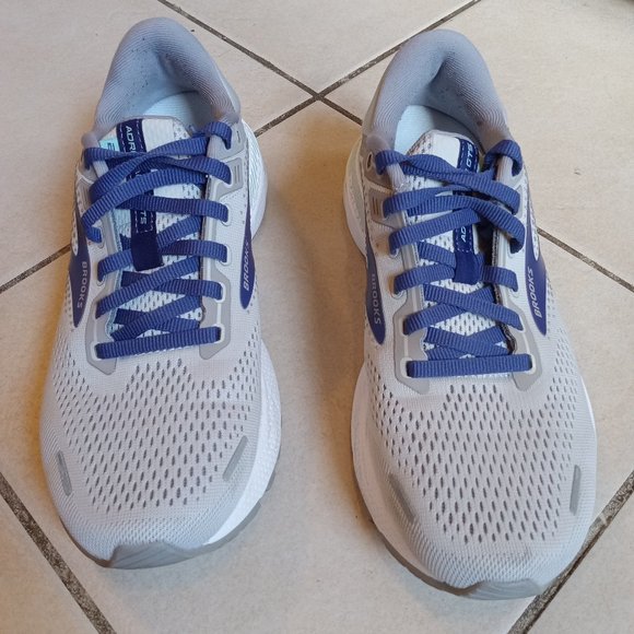 Sold elsewhere: Brooks Adrenaline GTS 22 - Womens Size 8 - Picture 4 of 7